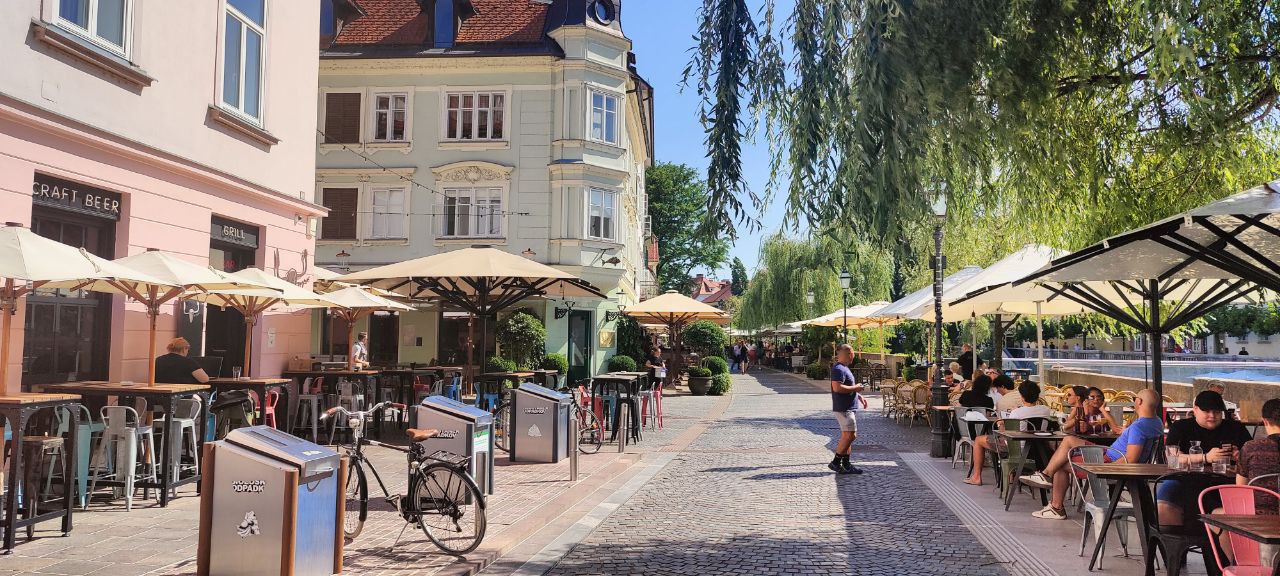 Center of Expertise in the middle of Europe-Article poster